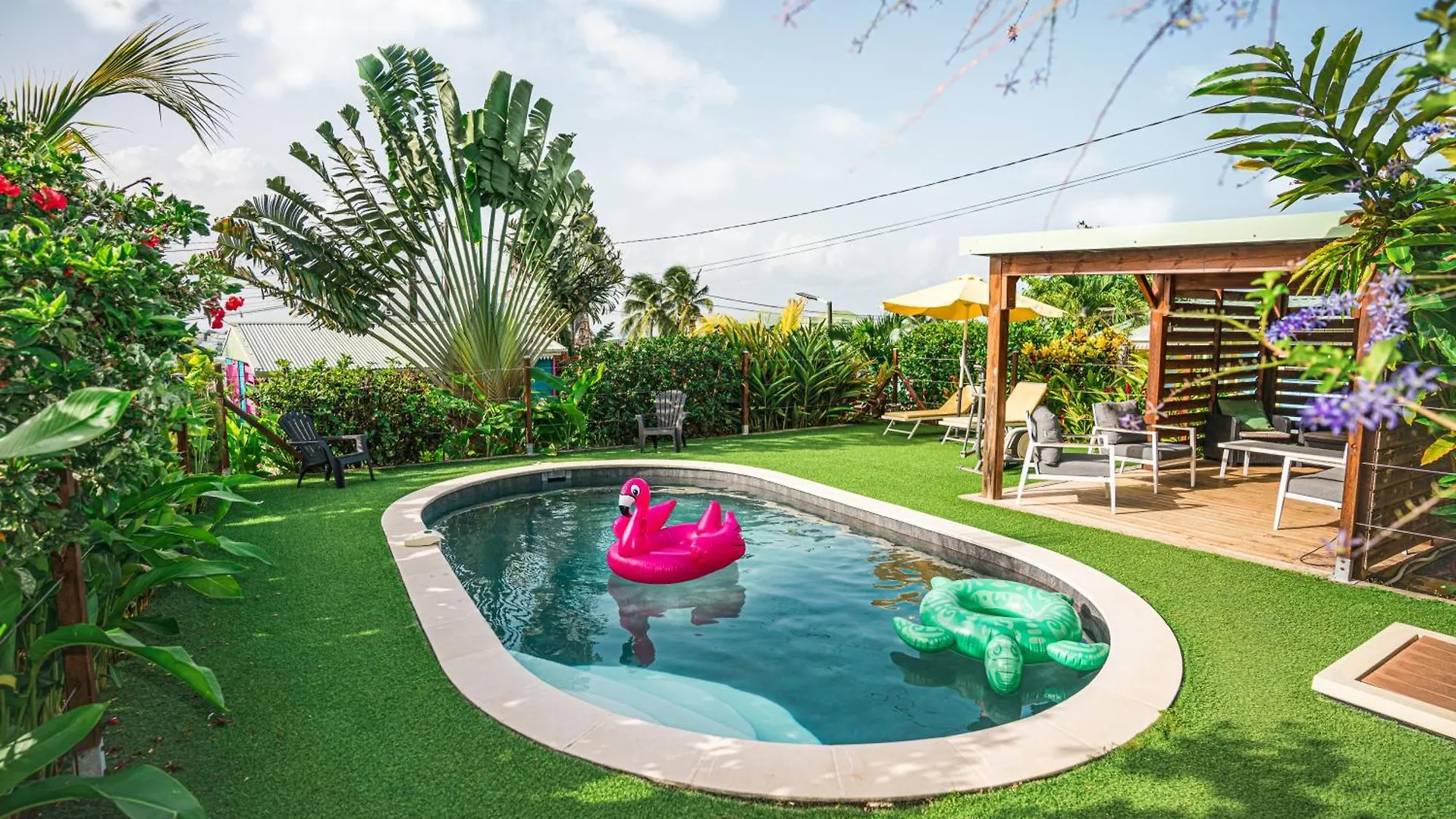 Au Coeur Du Papillon Piscine Collective En Famille Villa Goyave 0*,