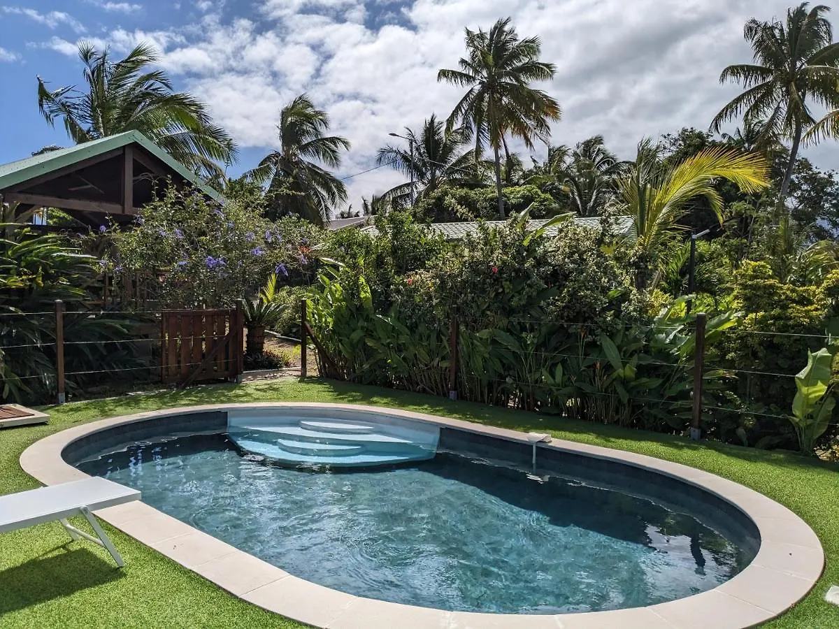 Au Coeur Du Papillon Piscine Collective Villa Goyave