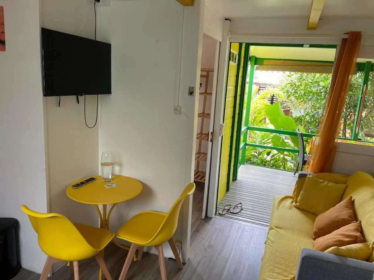Au Coeur Du Papillon Piscine Collective Villa Goyave Guadeloupe