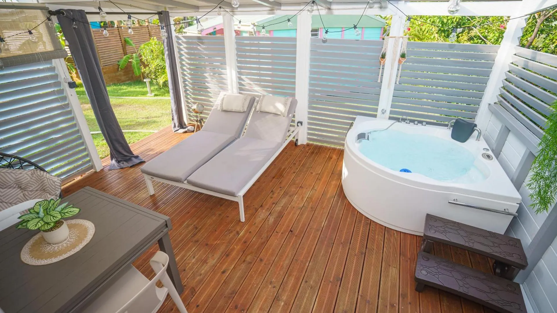 Au Coeur Du Papillon Piscine Collective Villa Goyave 0*,
