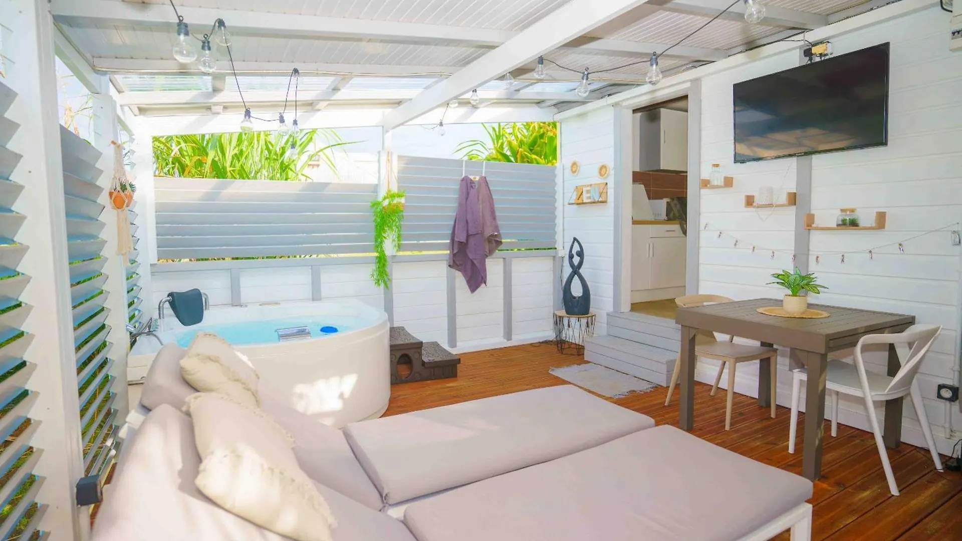 Au Coeur Du Papillon Piscine Collective Villa Goyave 0*,  Guadeloupe